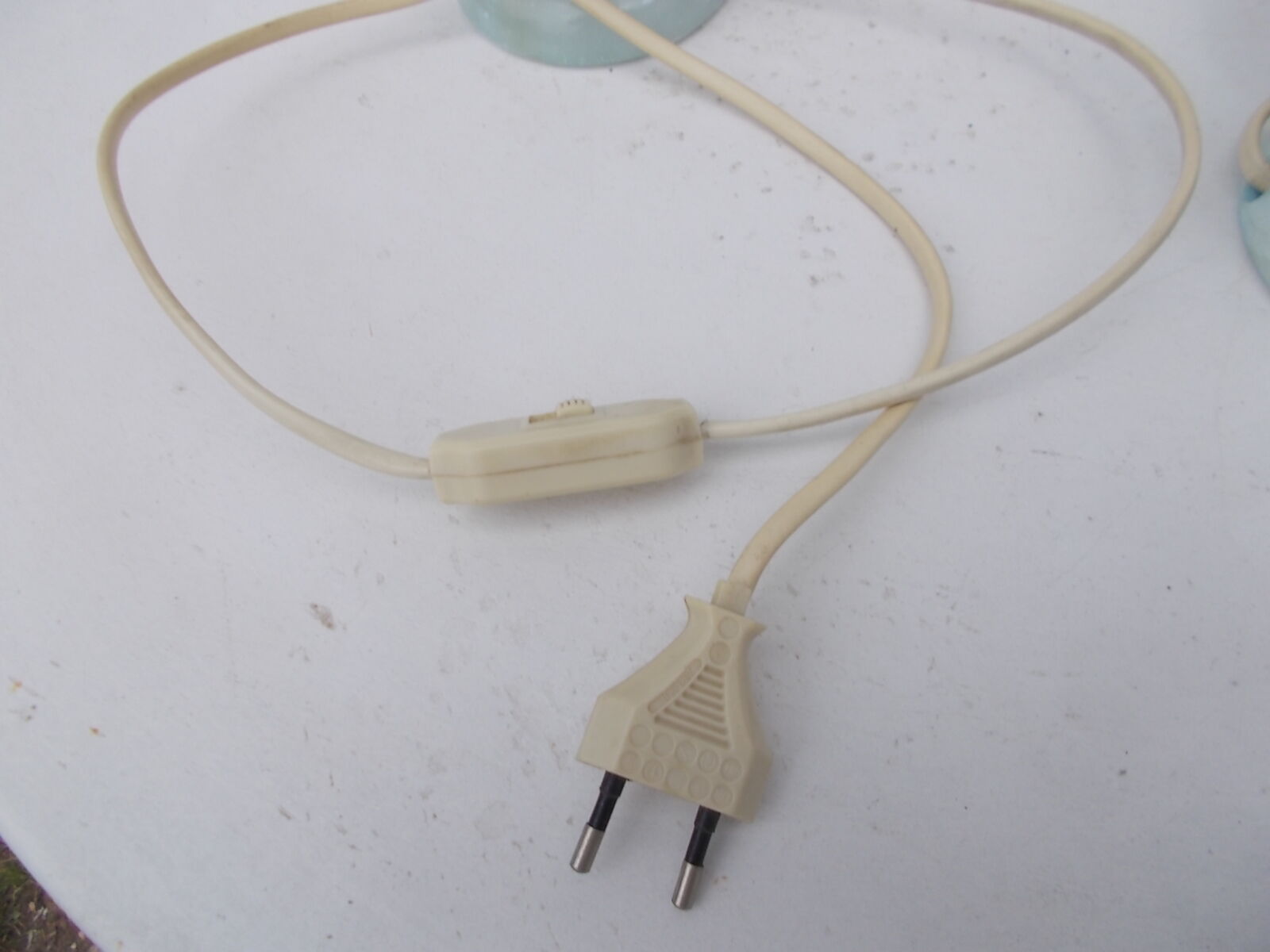 Paire de lampes en albâtre bleu clair