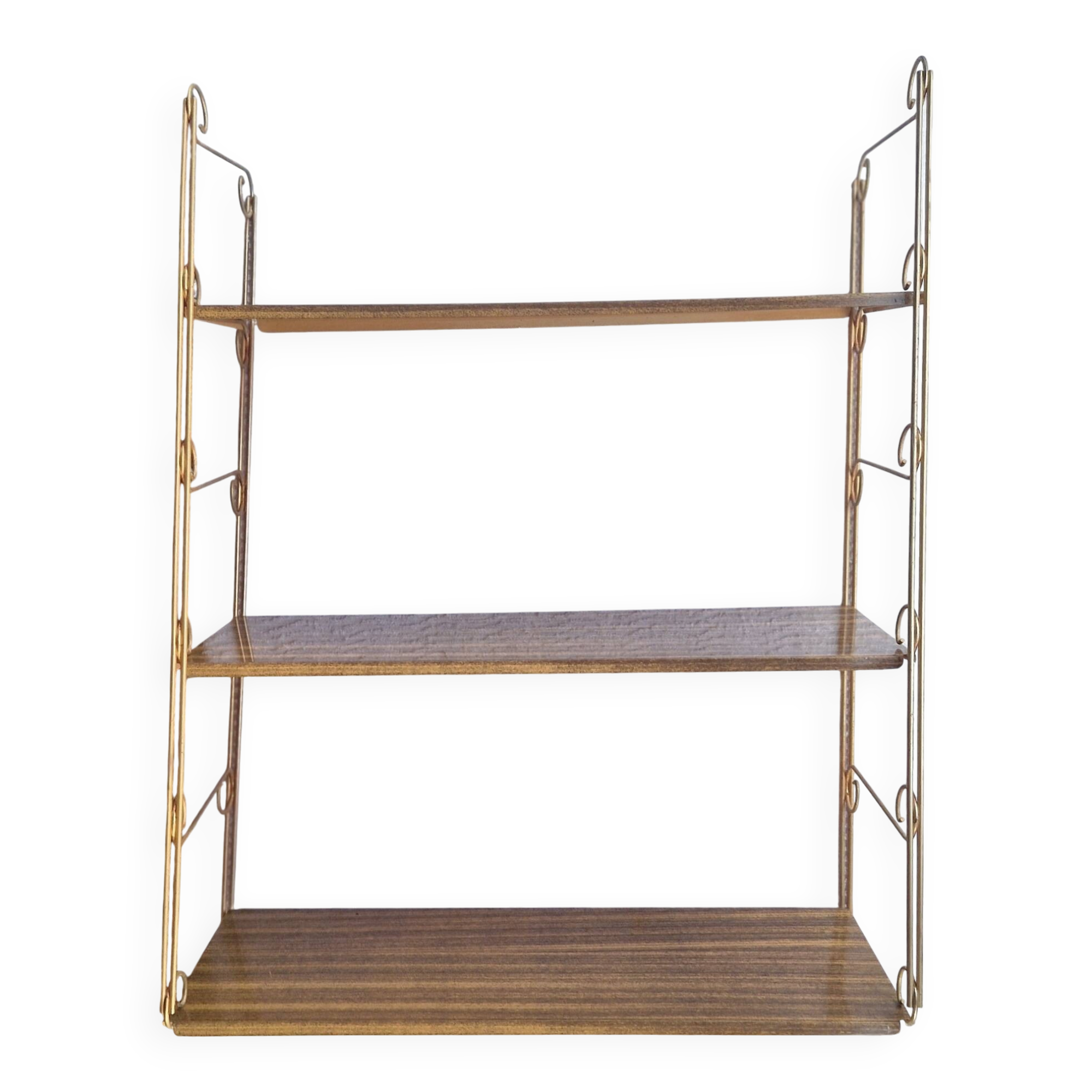Wall shelf in metal with slanted shelves