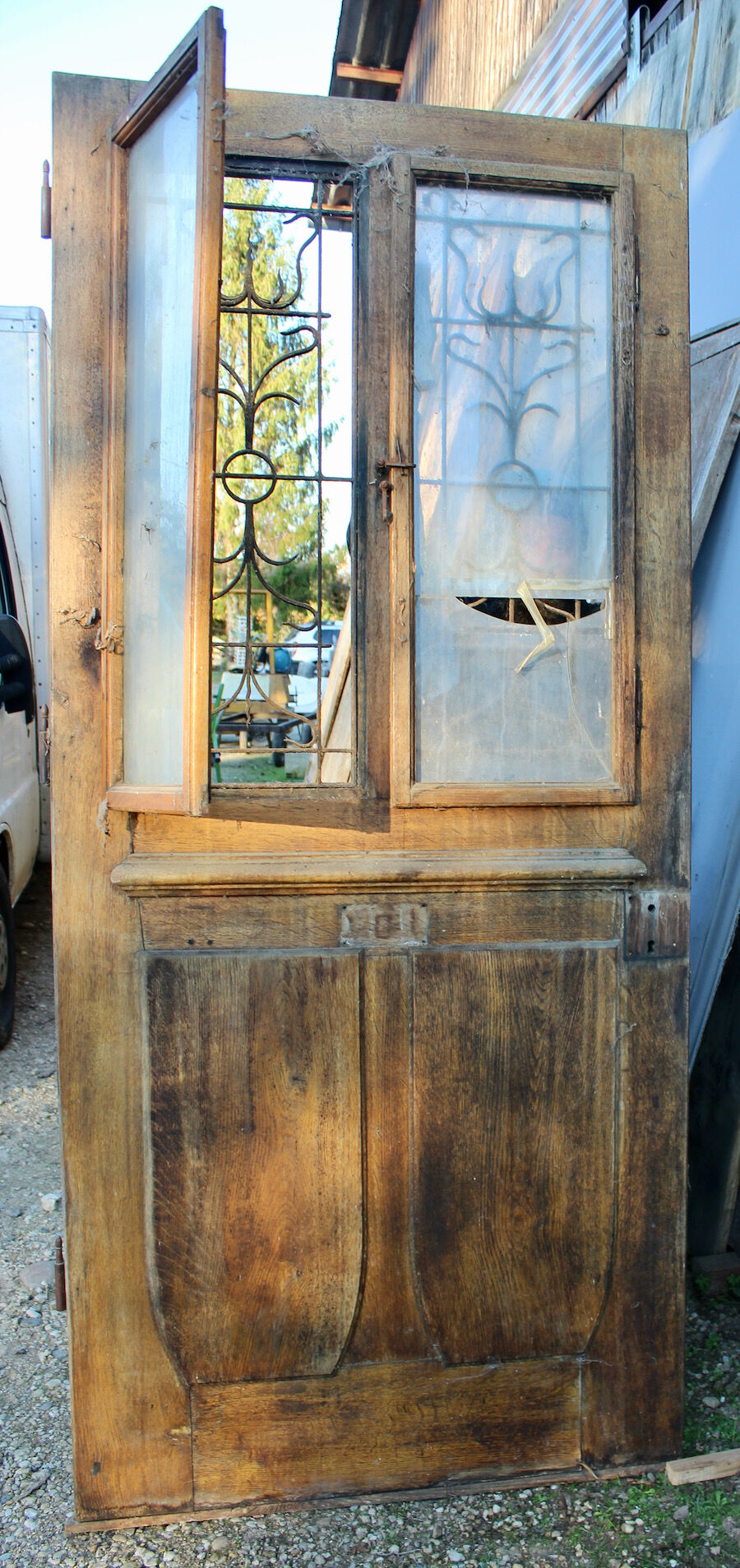 Oak entrance door at double chassis opening
