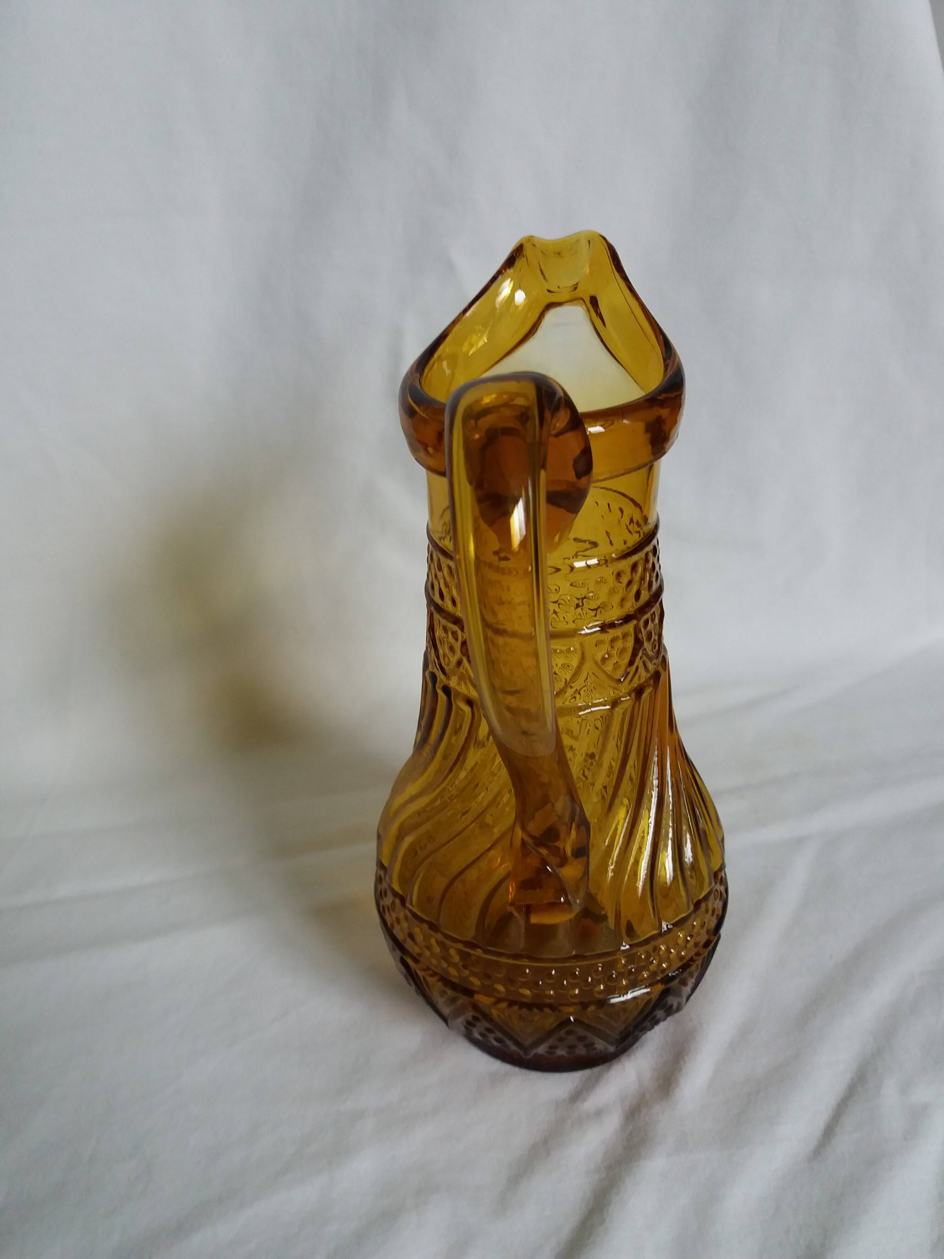 Pichet en verre ambré