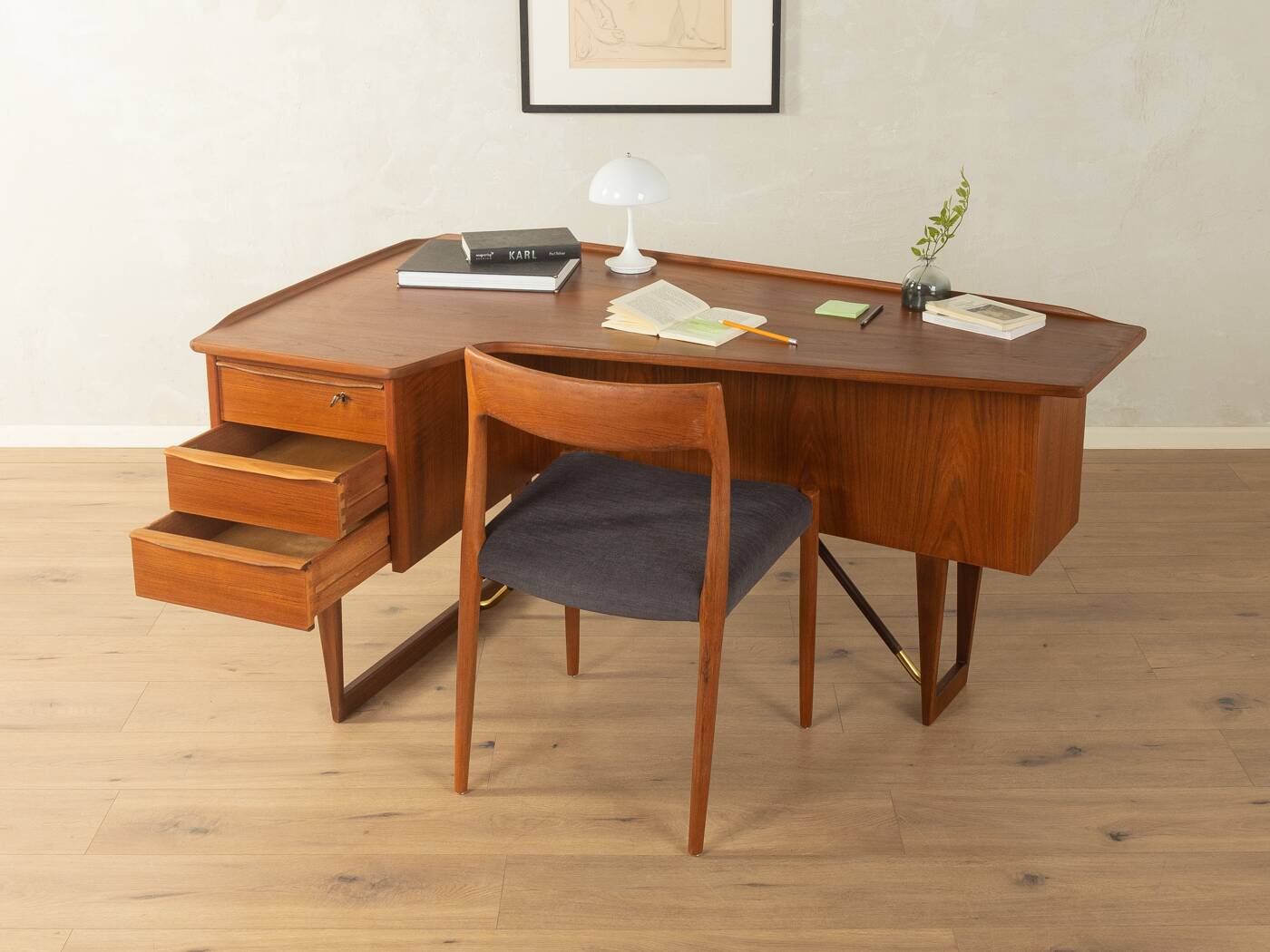 Boomerang Desk, Peter Løvig Nielsen