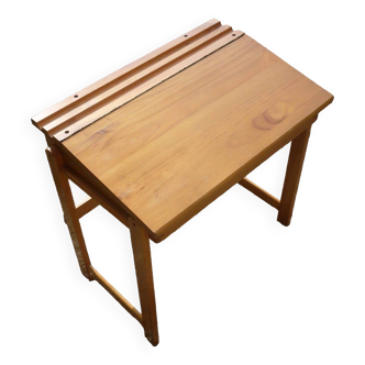 Bureau pupitre d’enfant en bois avec casier