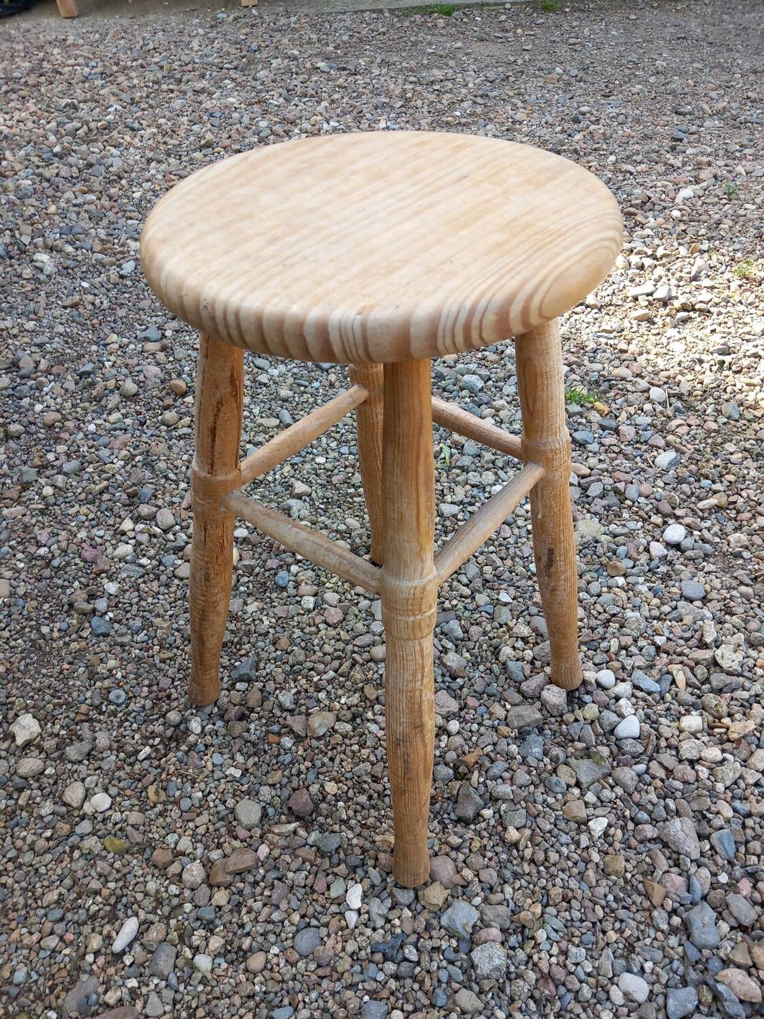 Tabouret 4 pieds ancien en bois