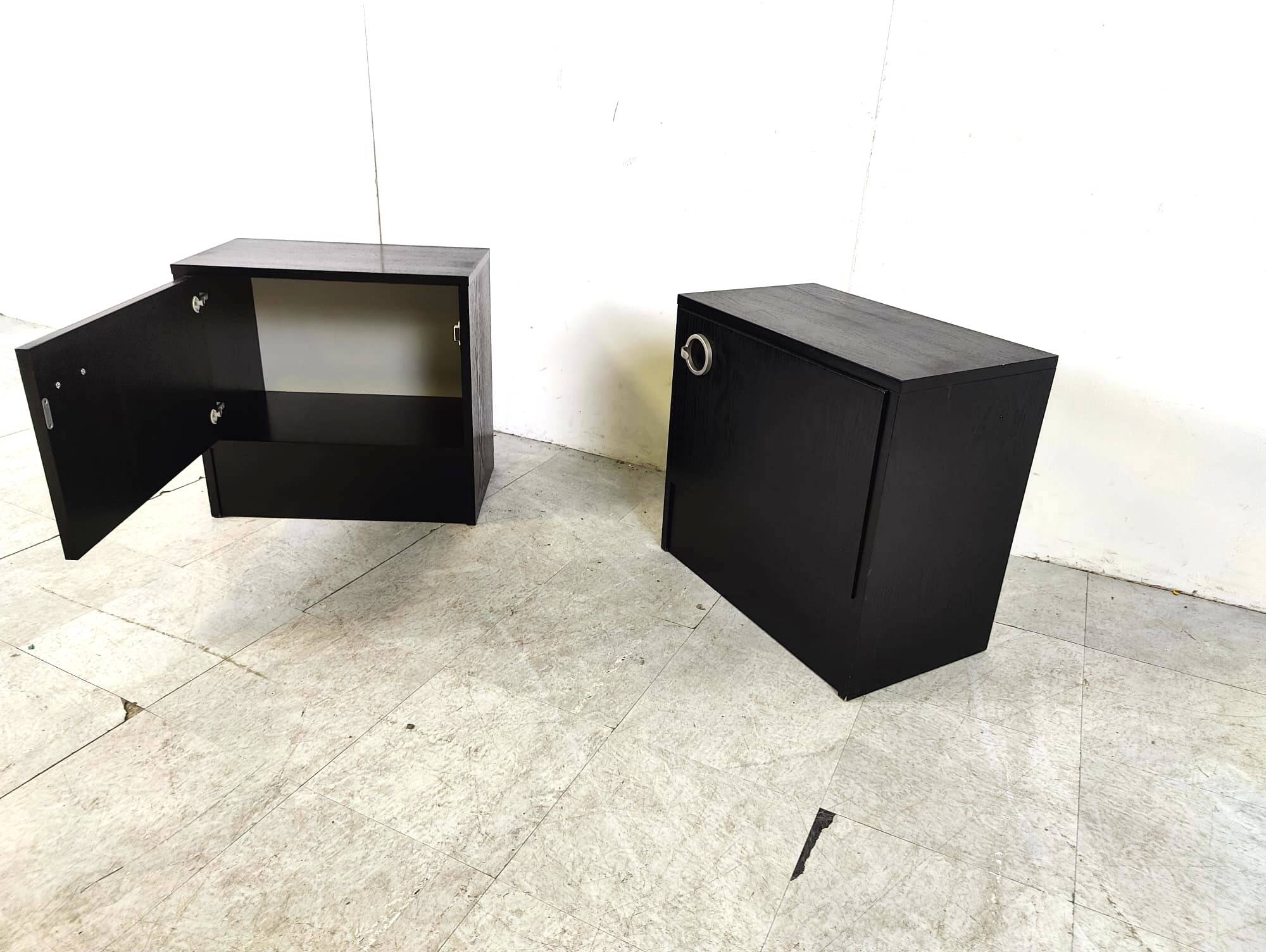 Paire de tables de chevet, années 1970