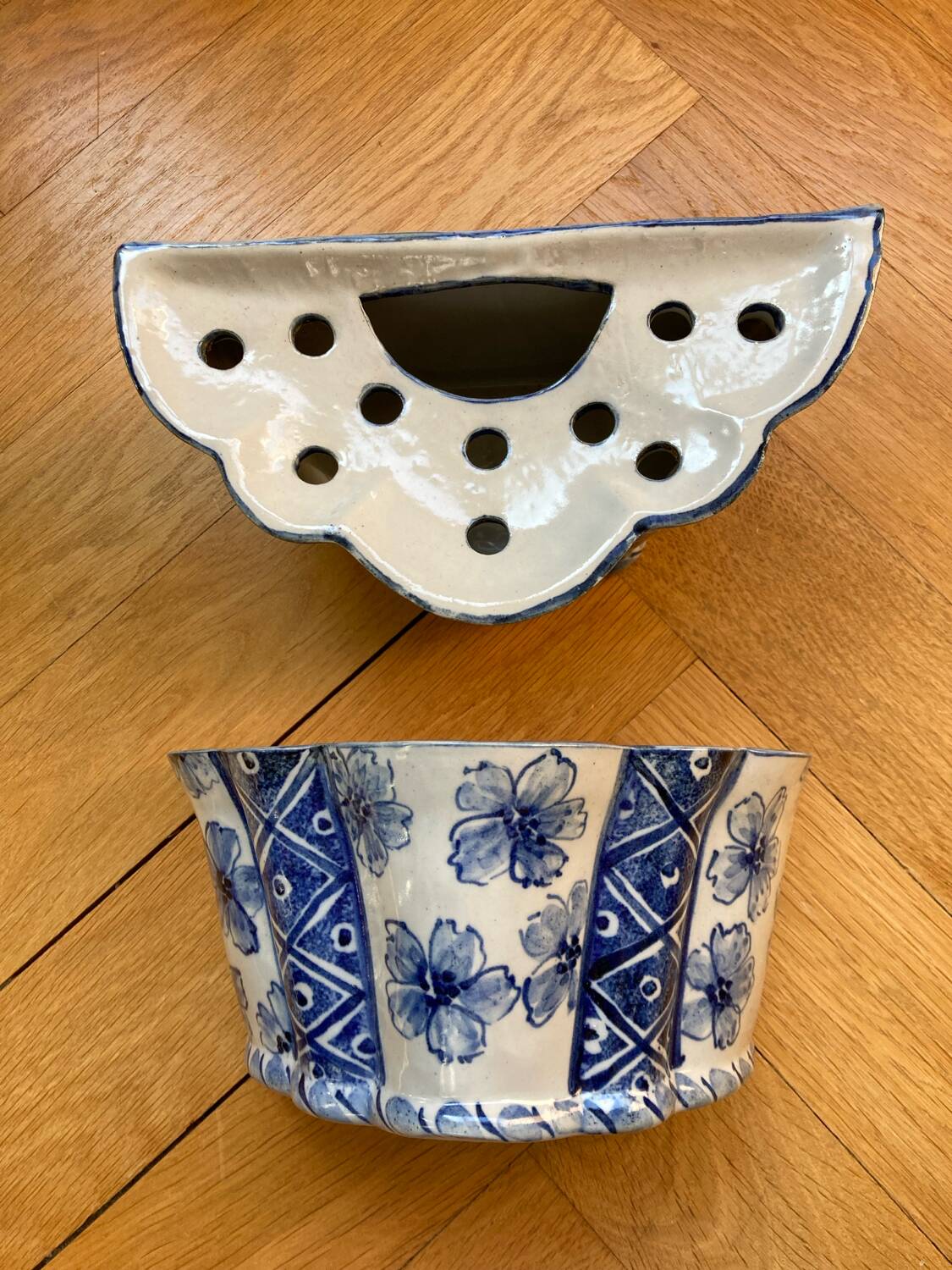 Pair of ceramic flower pots - flower picks with blue floral motifs