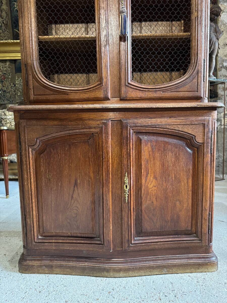 Two-body oak buffet in Louis XIV style from the 19th century.