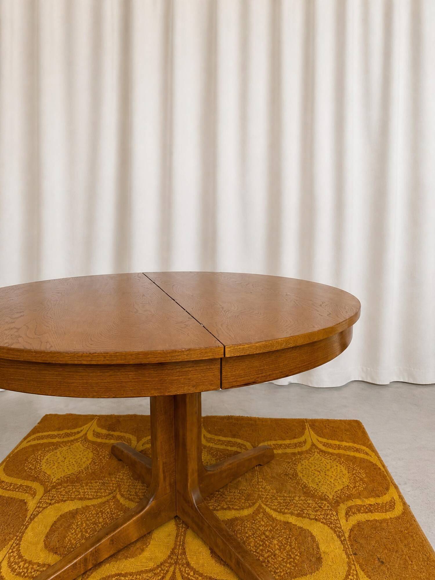 Round table with central base from the 1960s by Baumann.