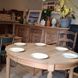 Extendable oval table