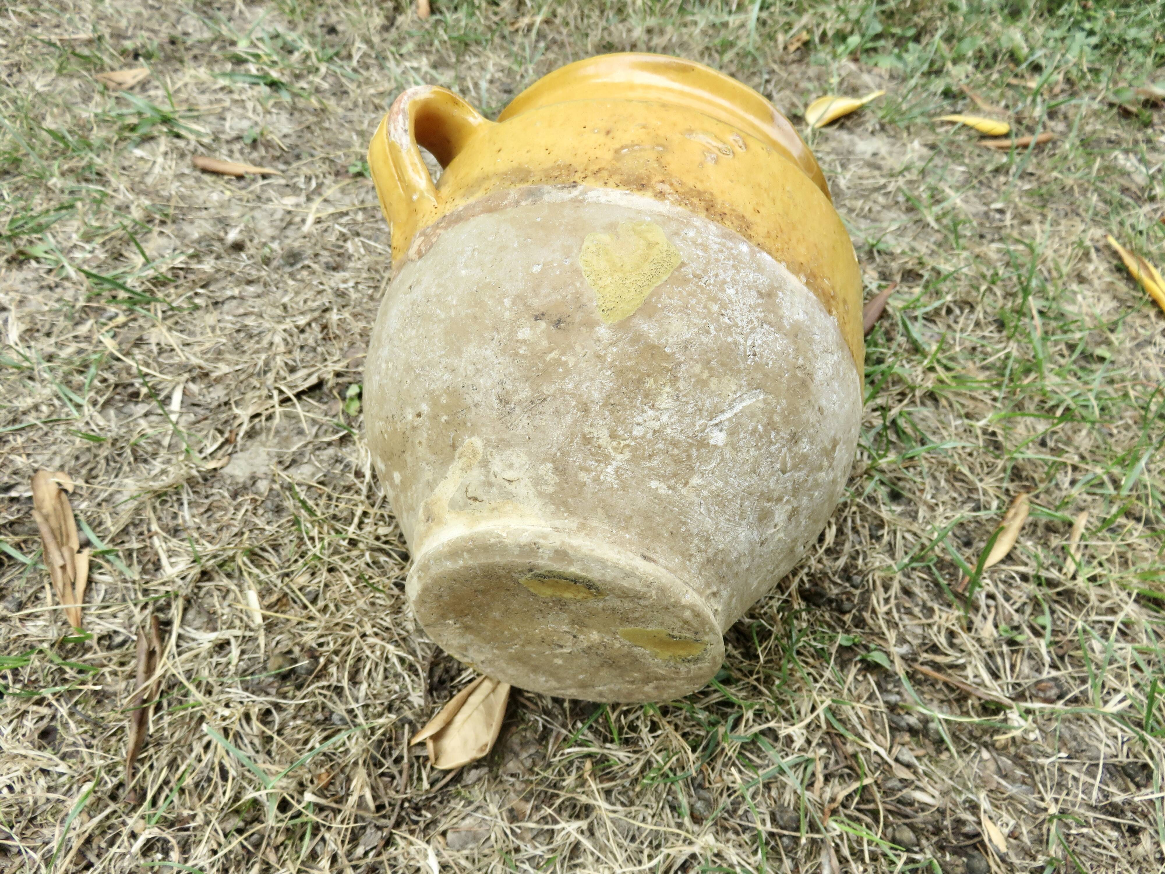 Small glazed yellow terracotta pot, south-west of France early 20th century.