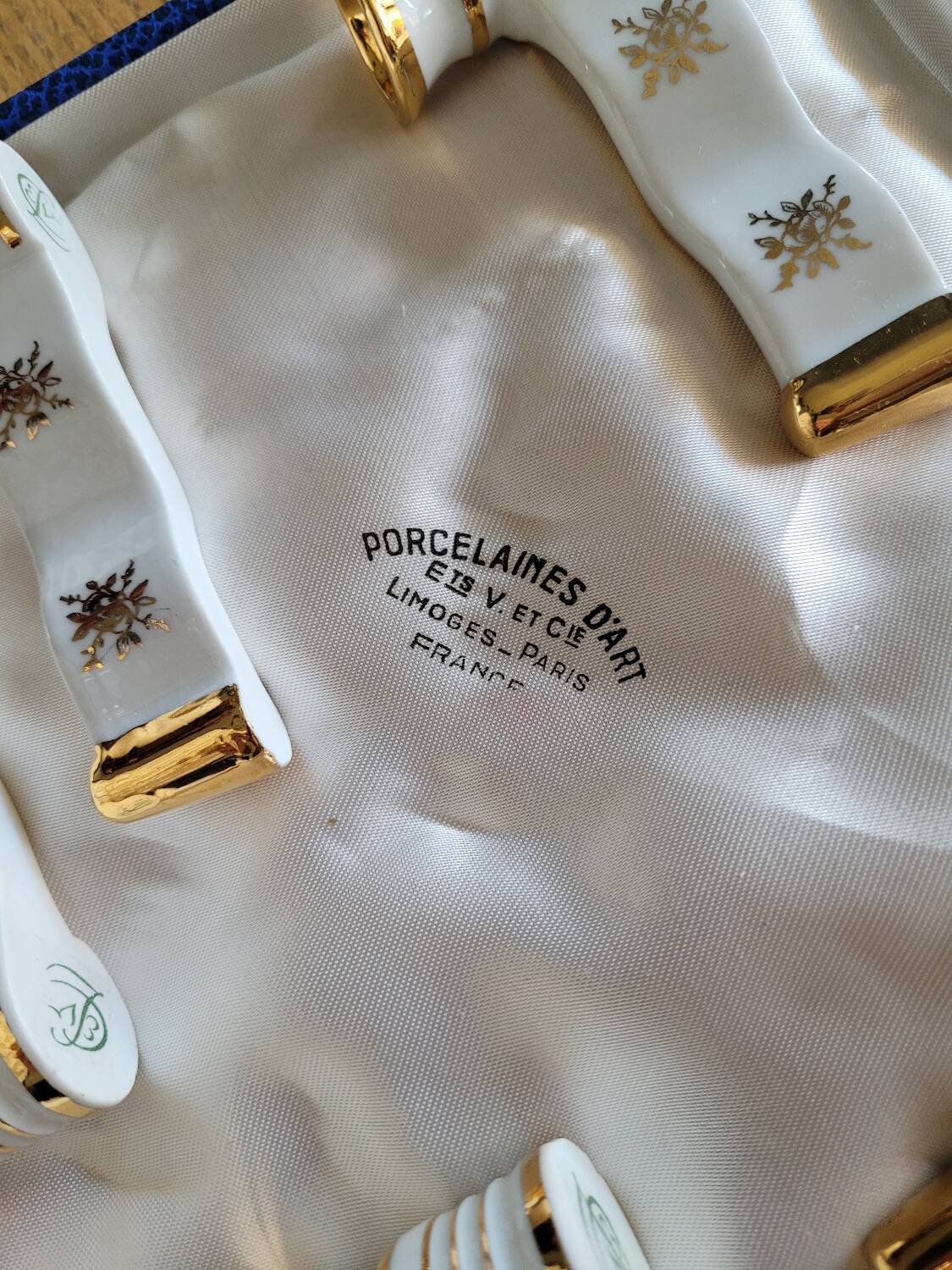 12 Limoges art porcelain knife rests in their case