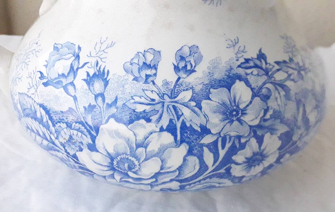 Pitcher jug in Saint Amand earthenware.
