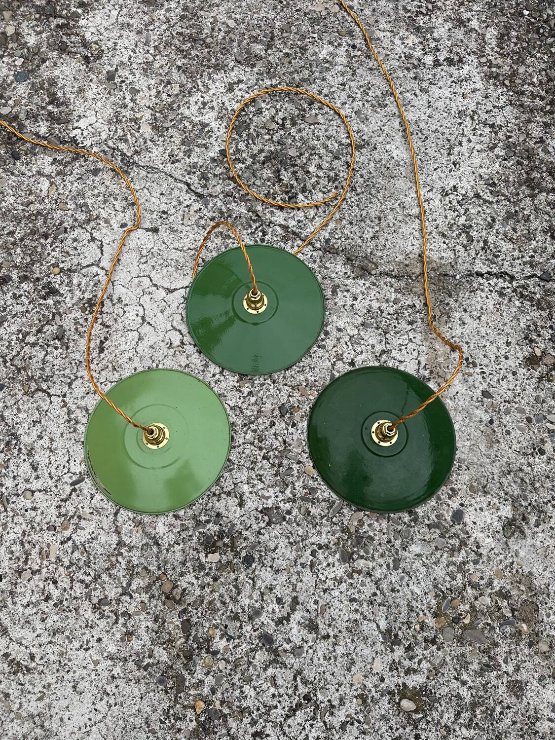 Lot of 3 vintage enamelled sheet metal lampshade pendants, industrial retro farmhouse
