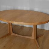 Oak oval table with extension cords