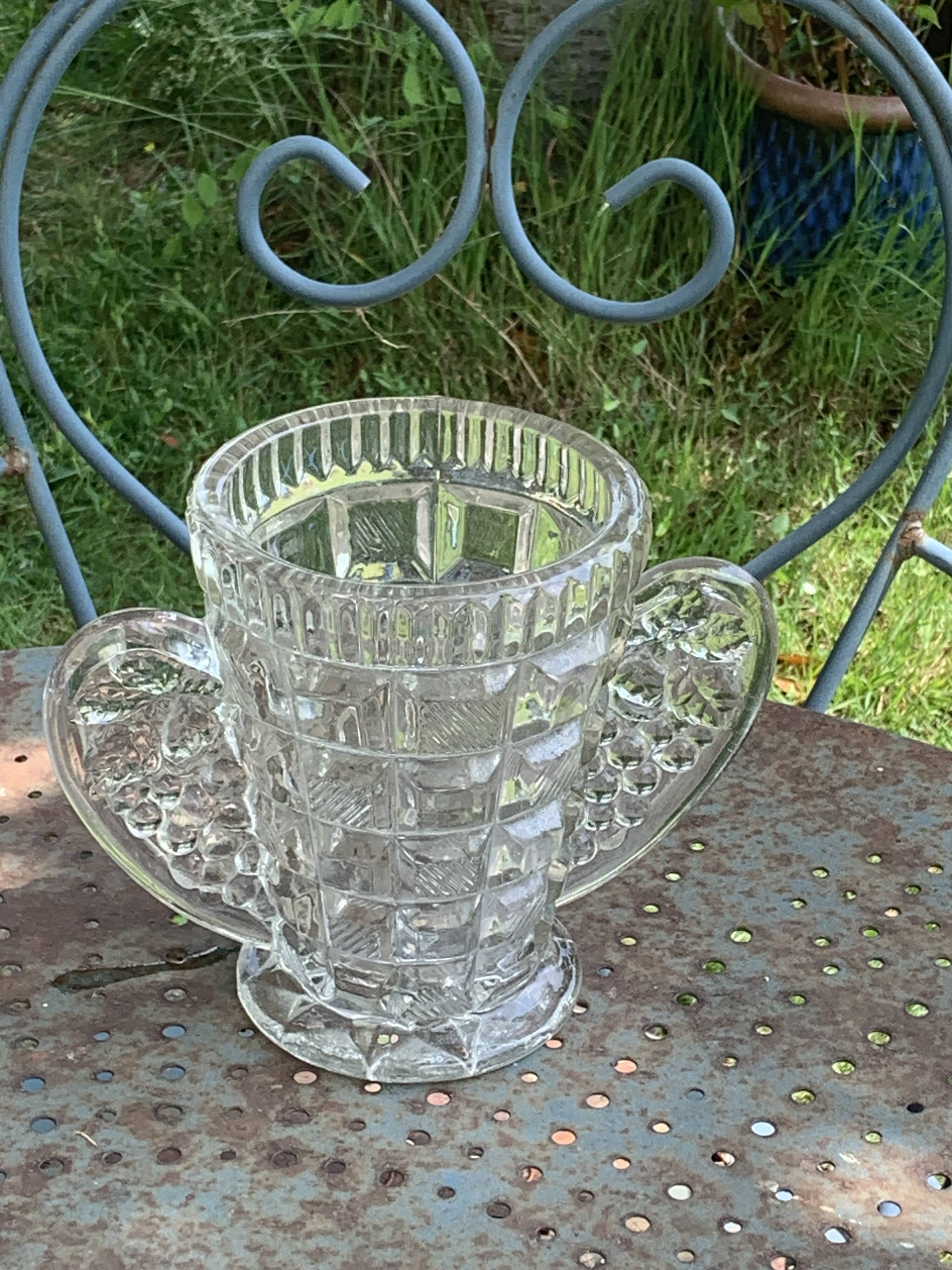Angel wings vase, in transparent glass with art deco relief pattern