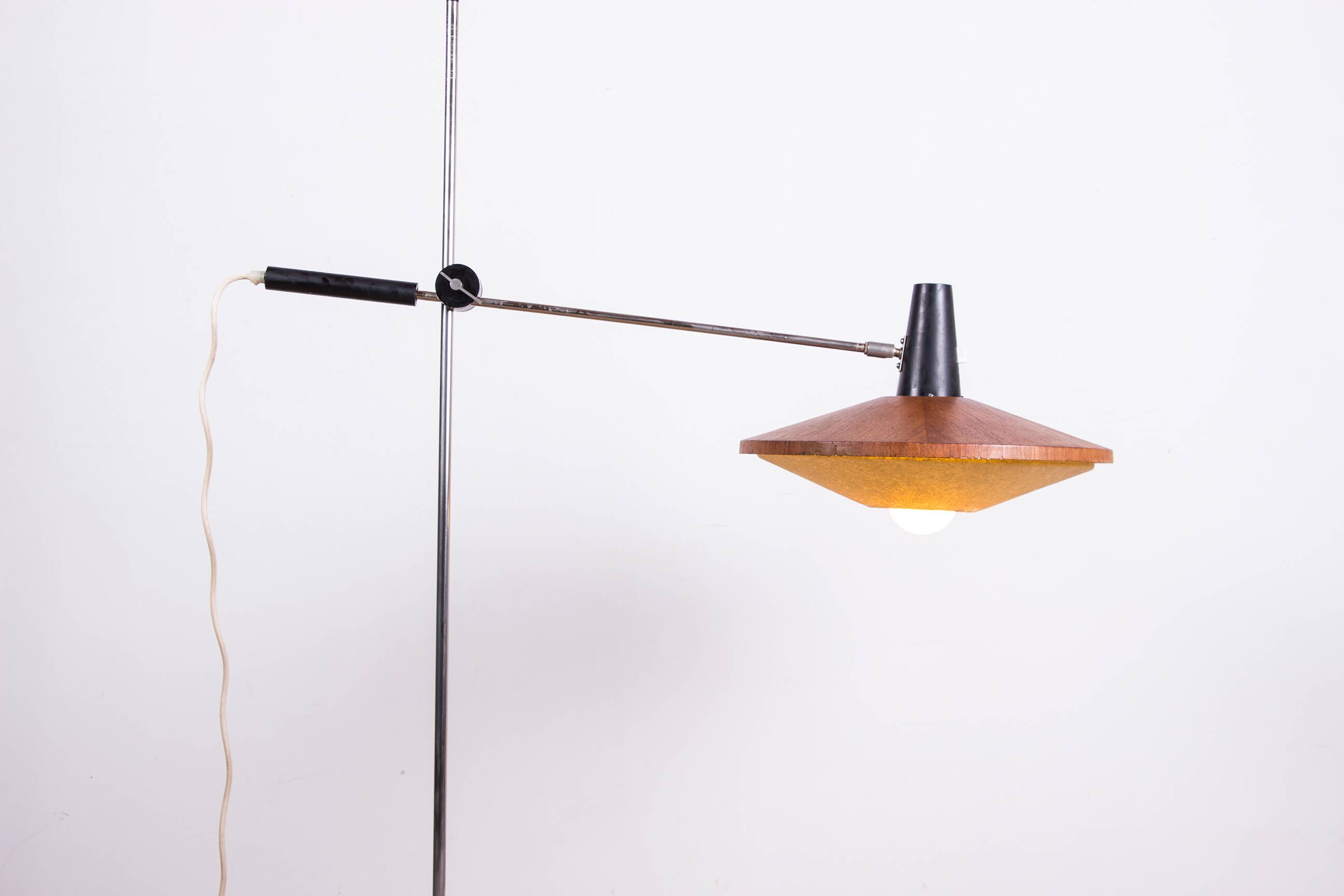 Large tilting floor lamp in steel and teak by Georges Frydman 1960.