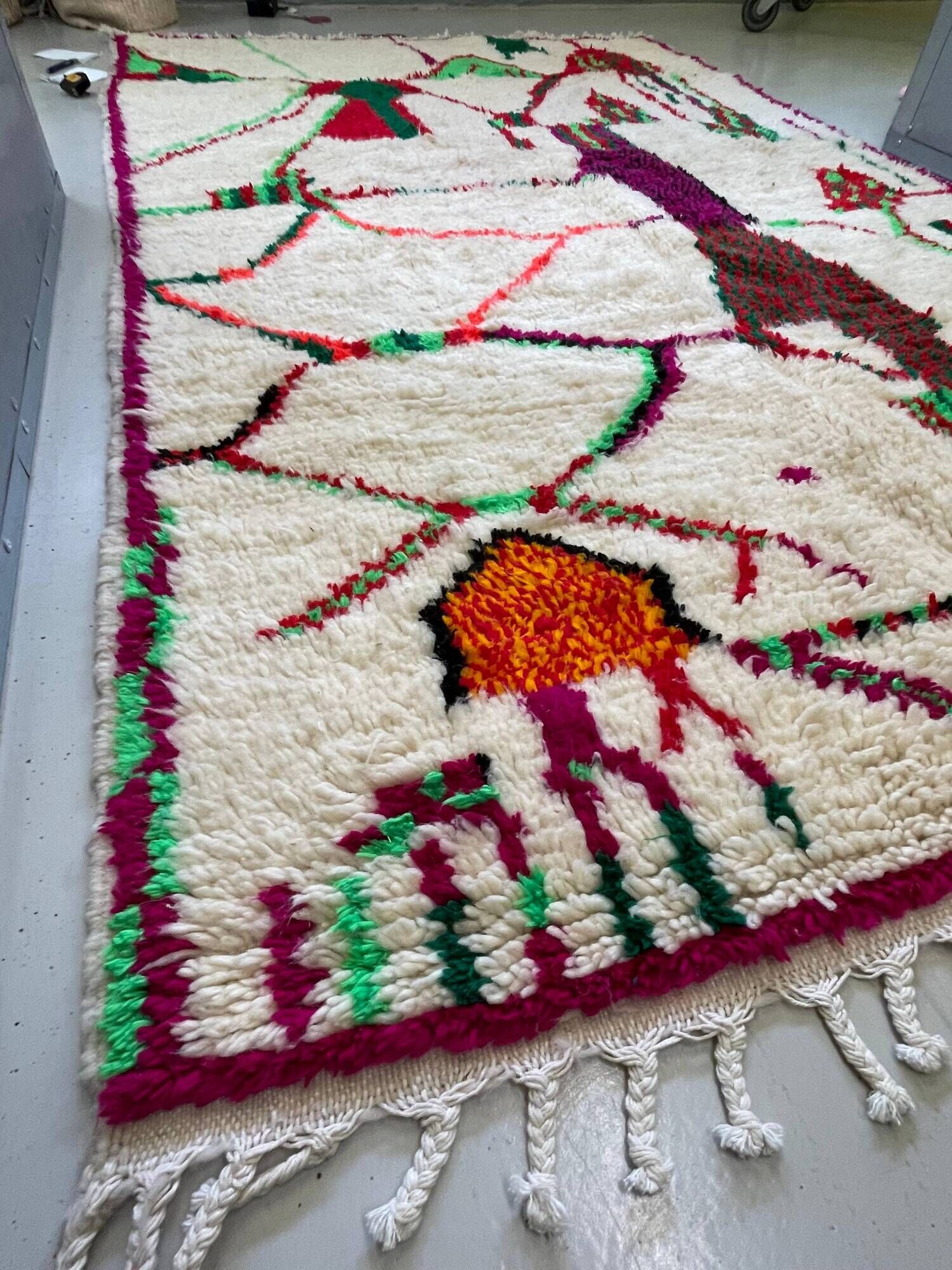 Moroccan Berber rug in cream wool, abstract patterns - 263x160 cm