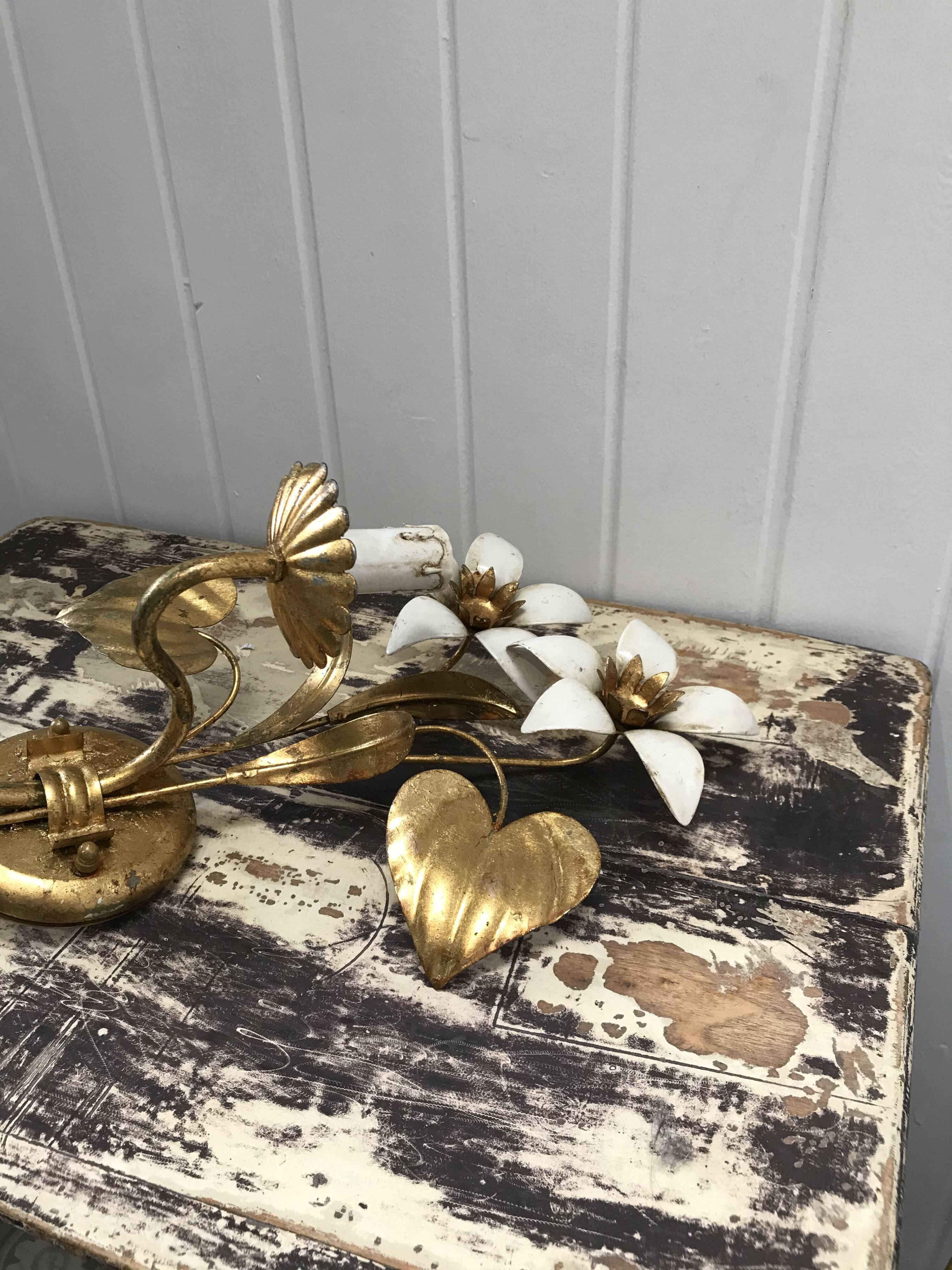 OLIVE BRASS FLOWER WALL LAMP