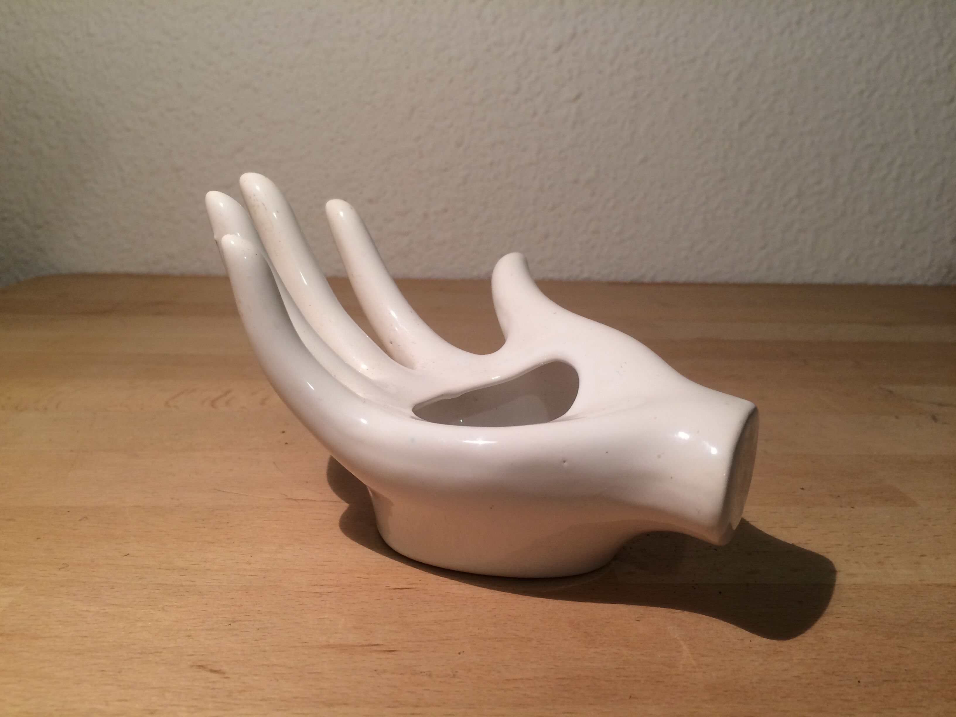 Main soliflore baguier en céramique blanche