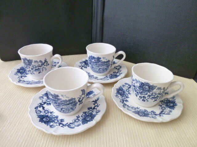 Set of 4 coffee cups in faience of Sarreguemines