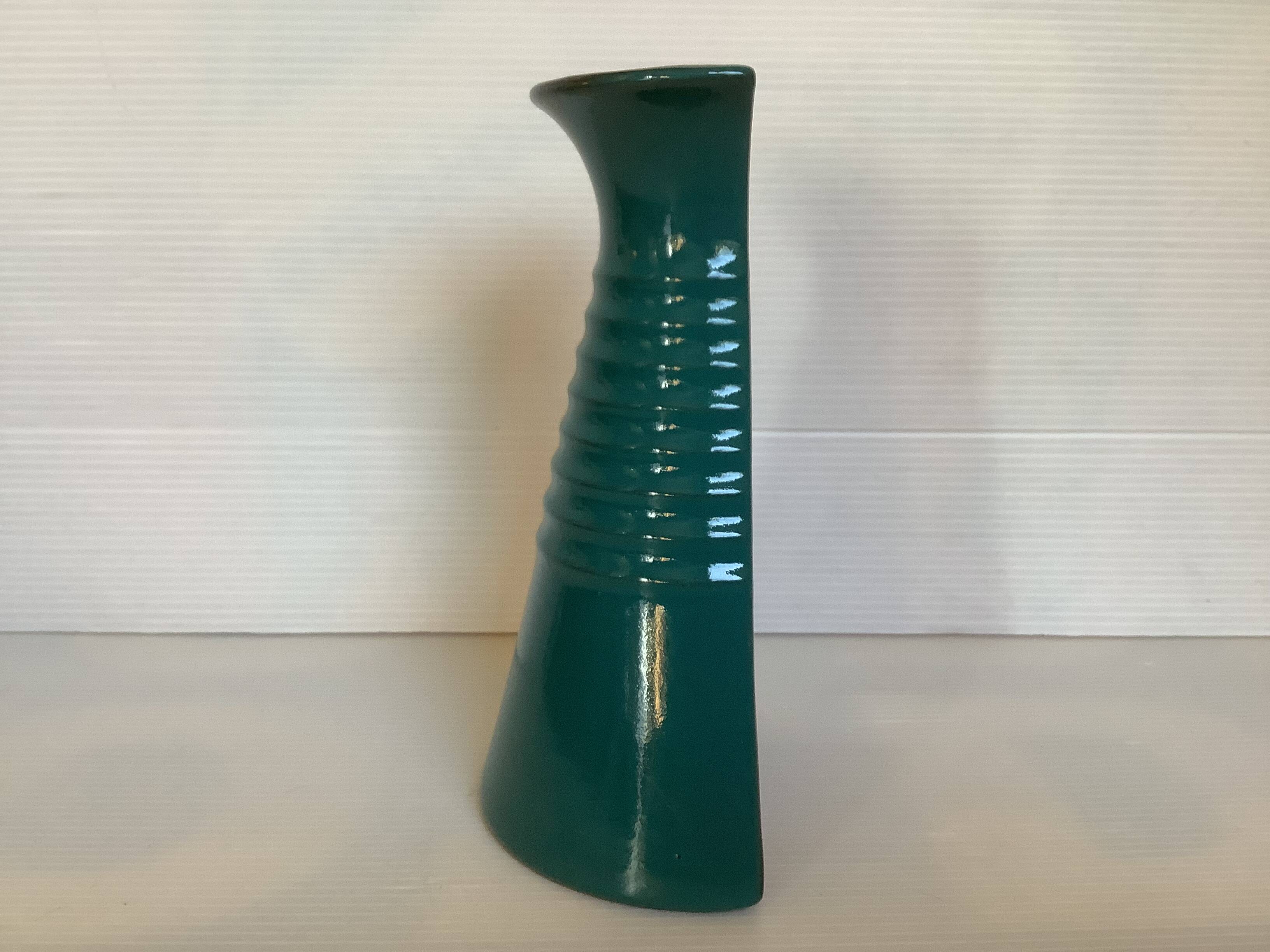 Asymmetrical vase bouquet holder Keramo Prague