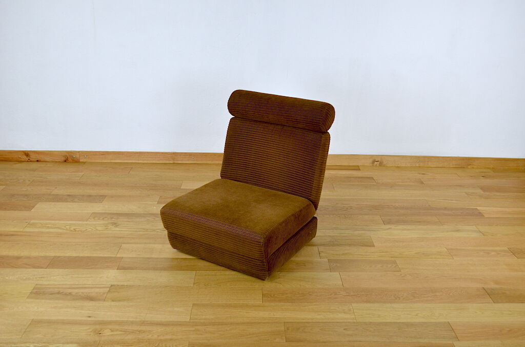 Vintage convertible armchair in bed 1970