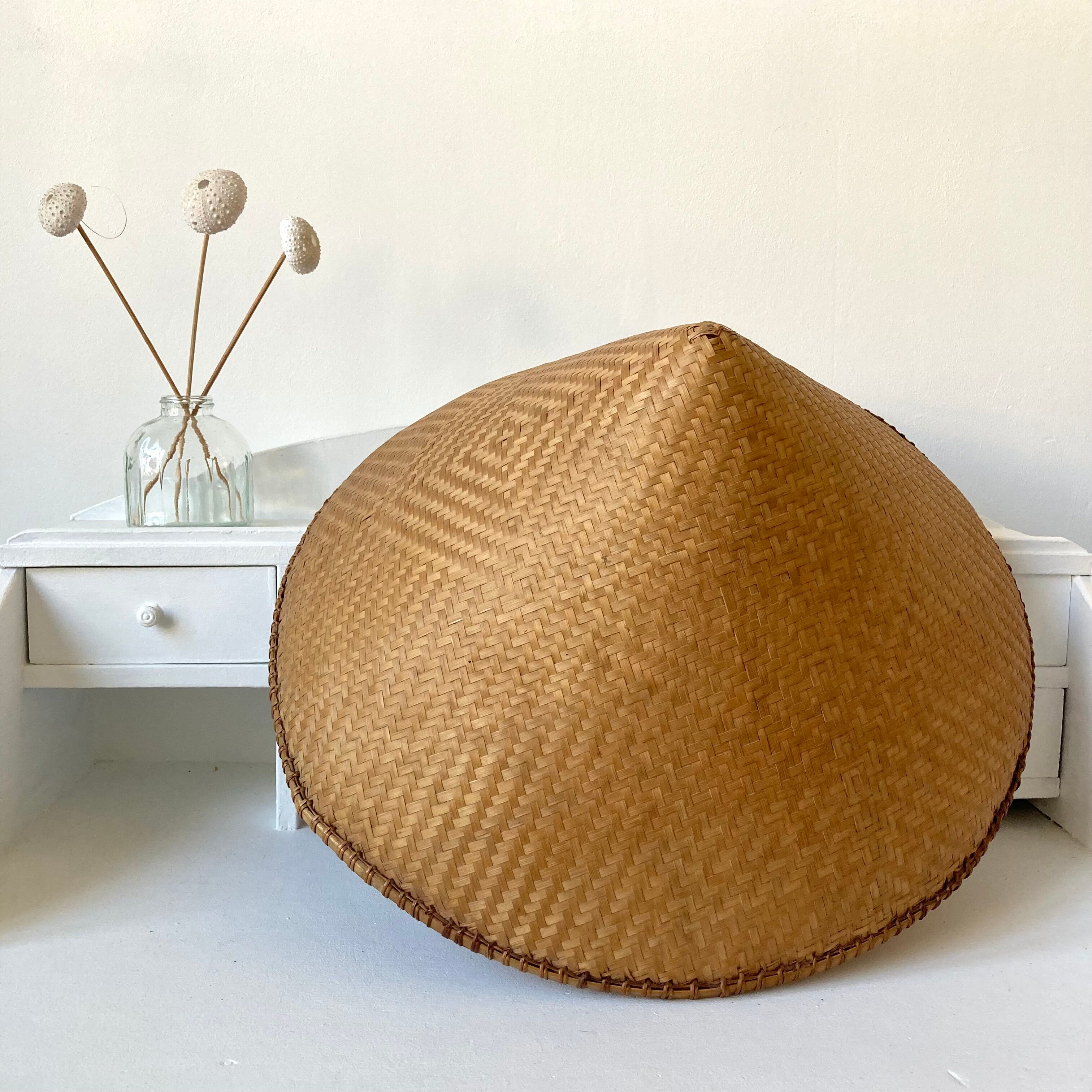 Chapeau asiatique tressé