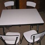 Table in formica and its 4 chairs