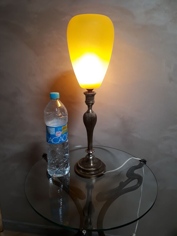 Lampe bronze abat-jour verre jaune opaque 1940 environ ,,57x15