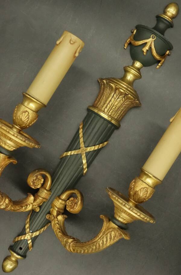 Pair of large Empire style quiver sconces - bronze / green patina