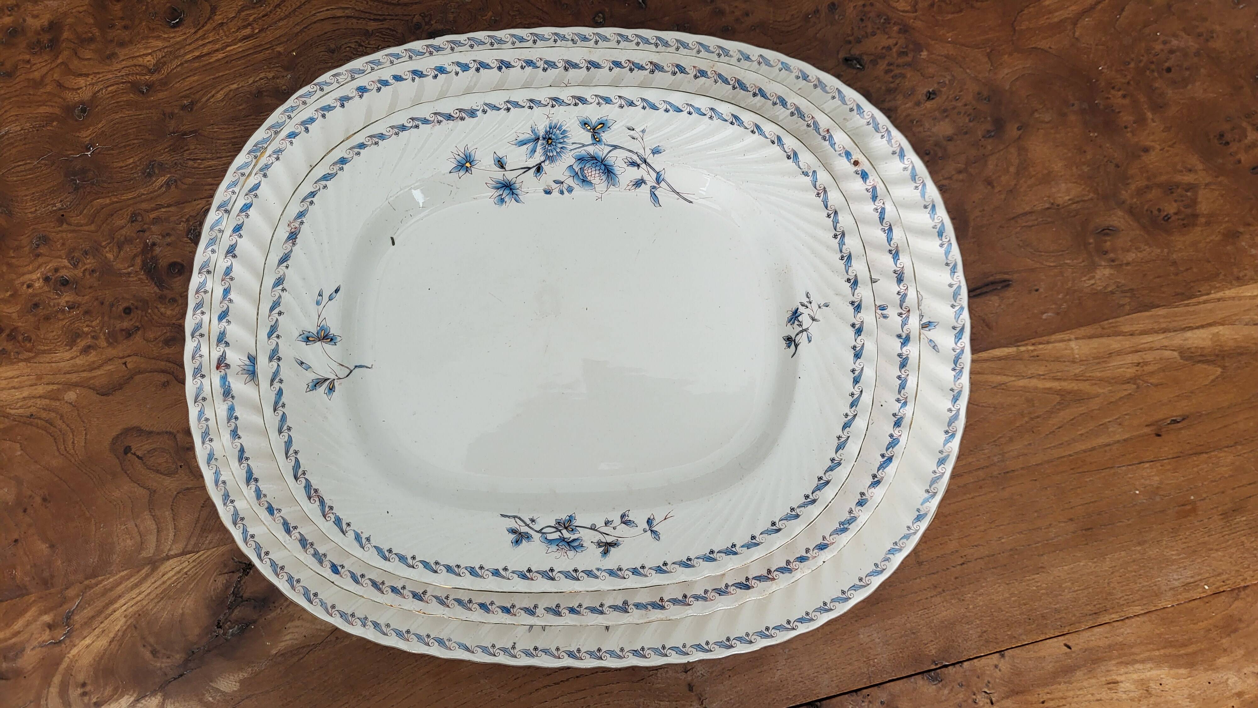 Petrus Regout 19th century dinner service 115 pieces