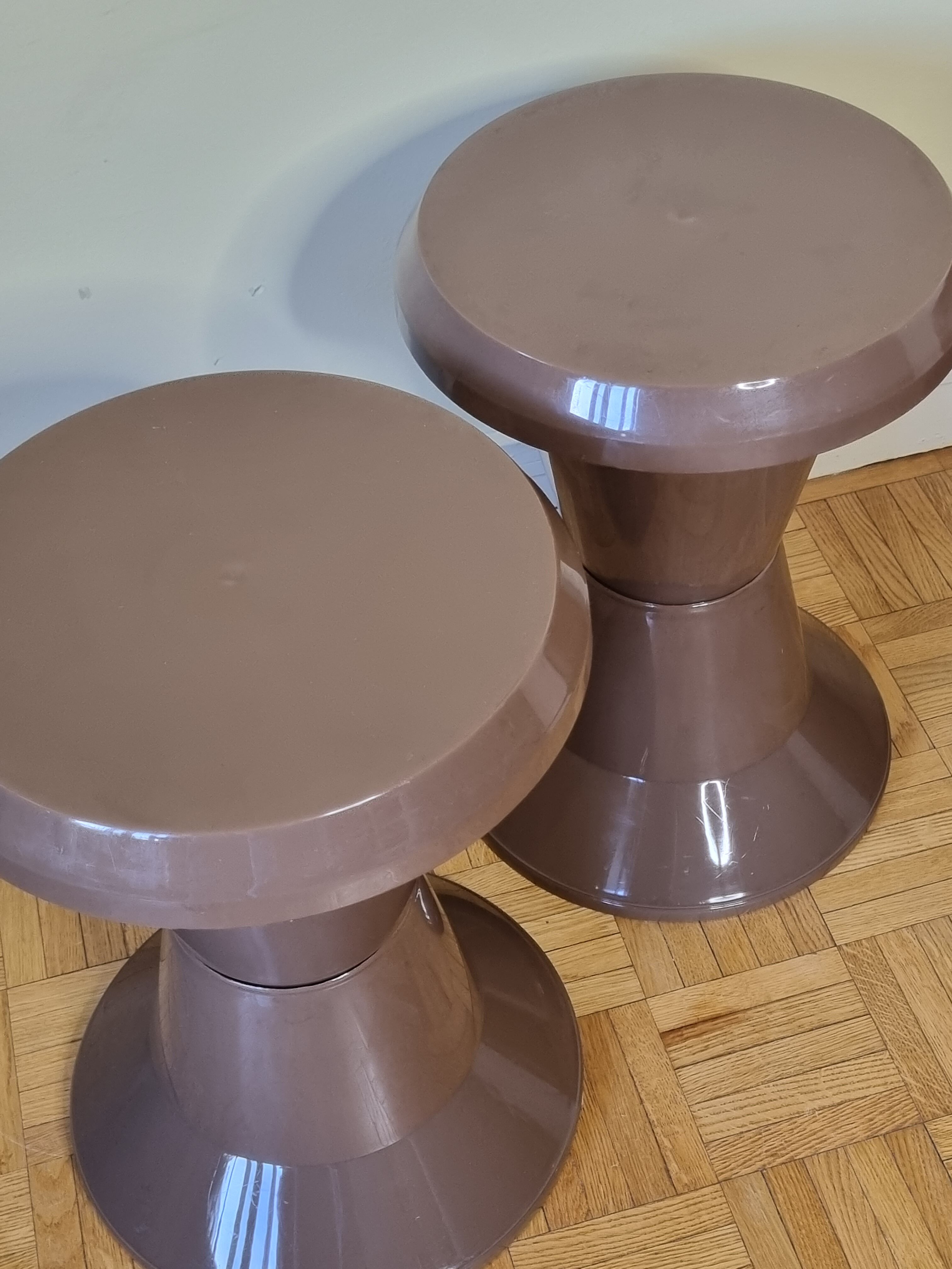 Pair of diabolo stools Giganplast, Italy, Space age