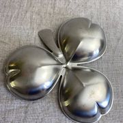 Stainless steel clover aperitif server