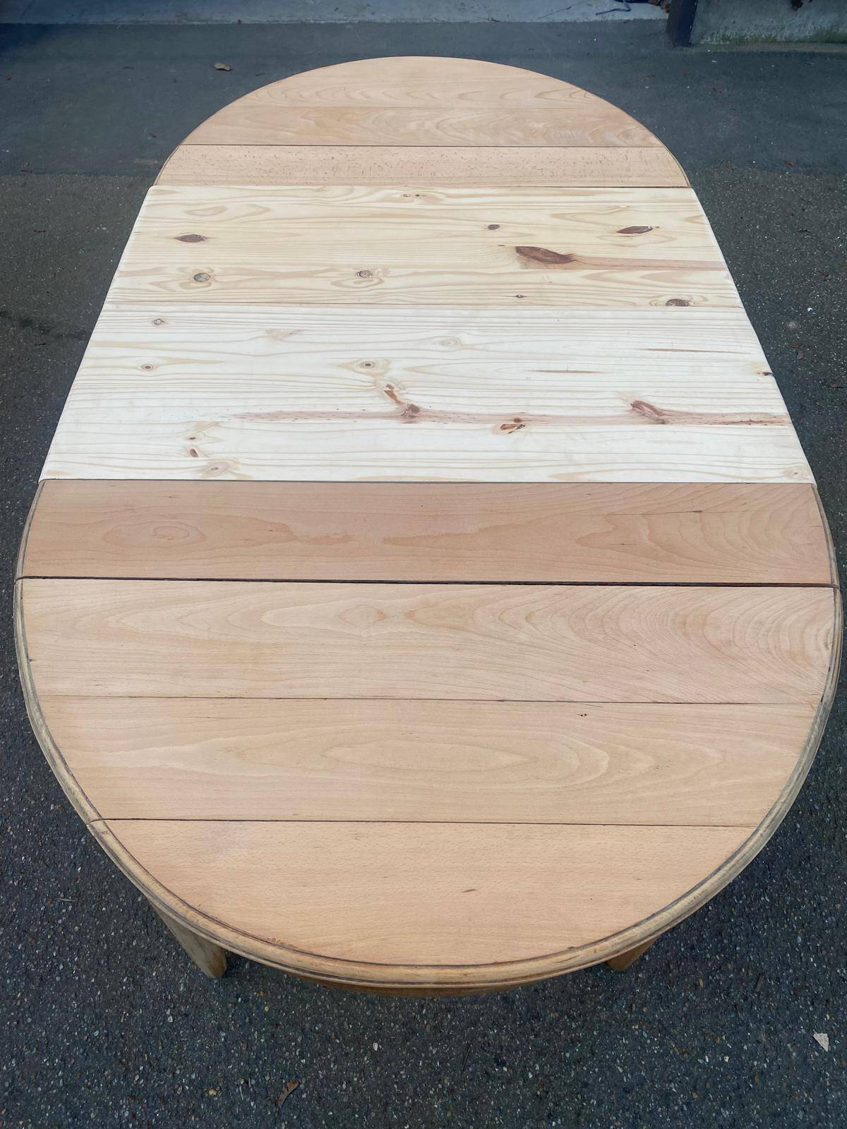 Renovated Louis Philippe round extendable dining table from the 18th century, 205cm.