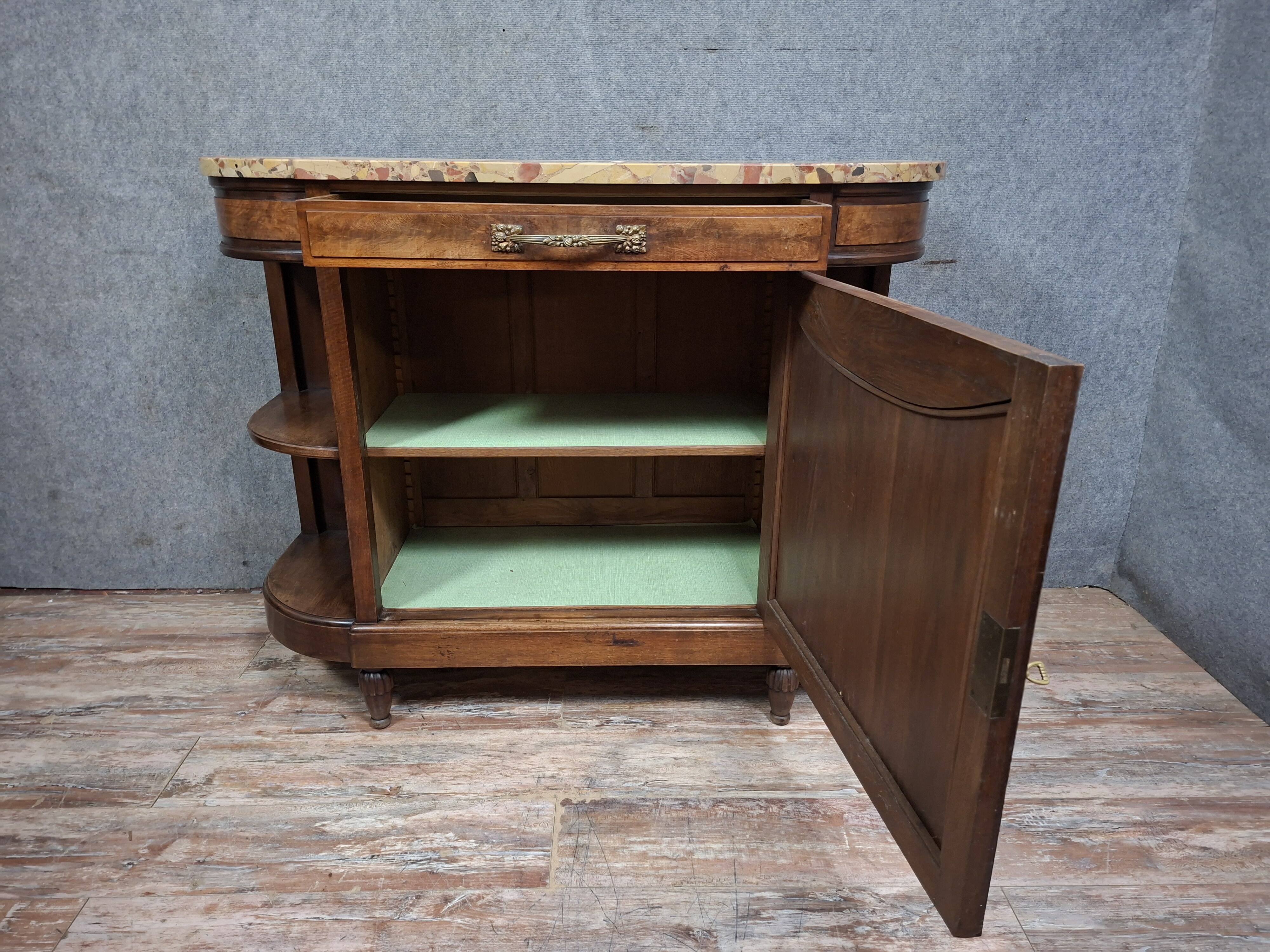 Buffet Art Déco en noyer et marbre brèche – Vers 1930
