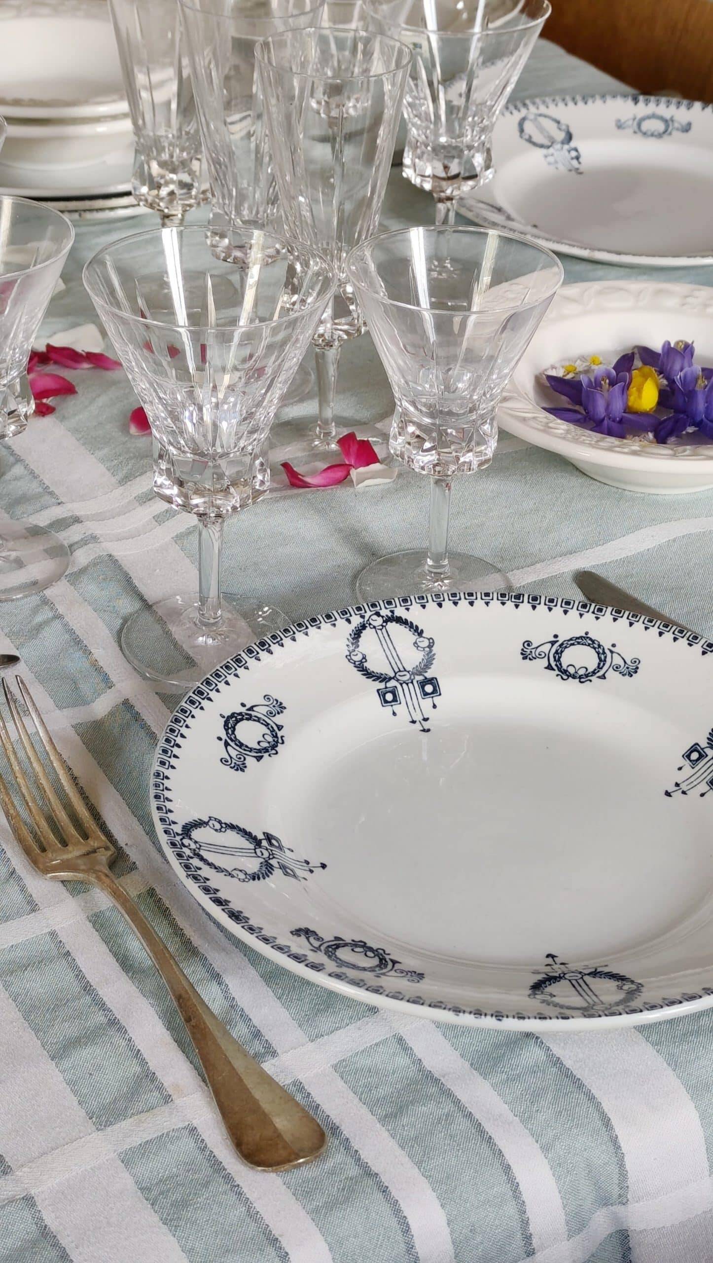 Service of 12 pieces, white and red wine, Bayel crystal.
