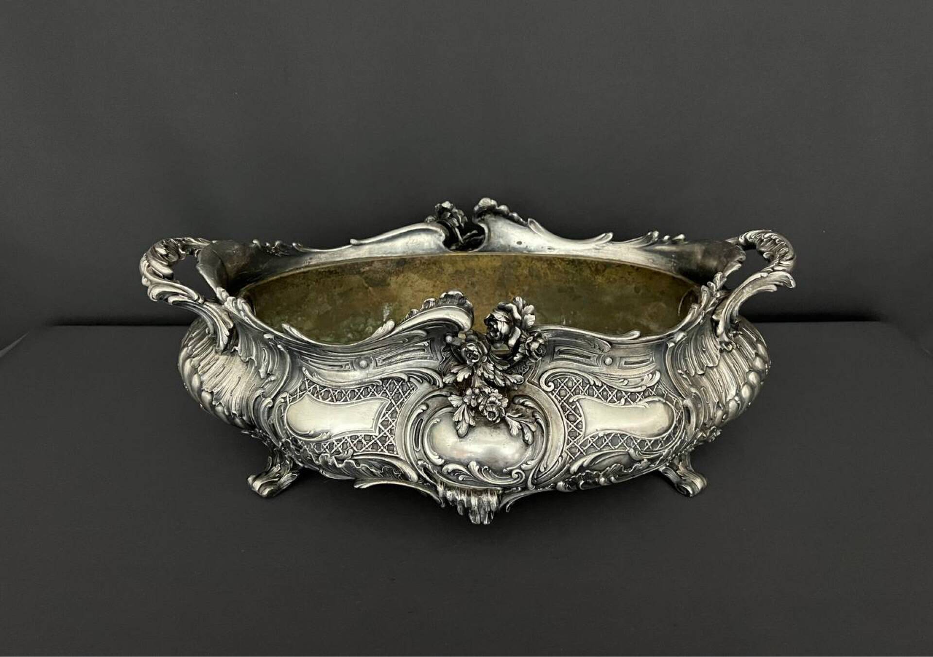 Large table planter in silvered bronze, Louis XV style.