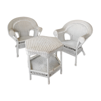 Wicker and rattan living room, 2 armchairs and a table