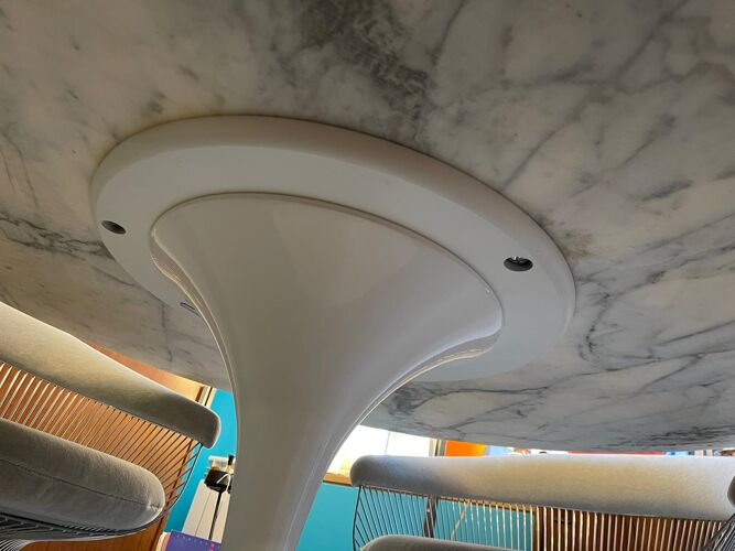Table en marbre d'Eero Saarinen pour Knoll