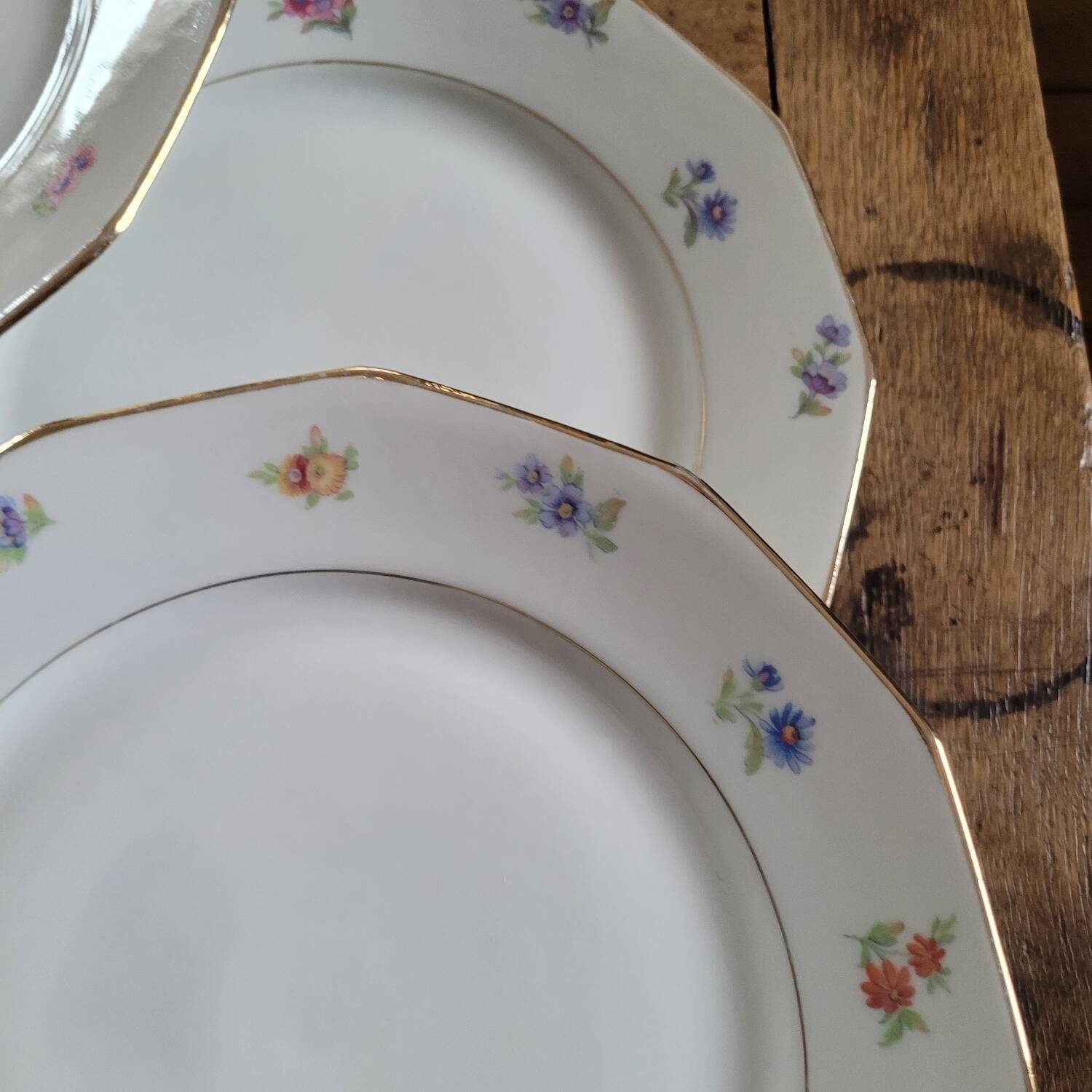 Set of 8 porcelain plates with twelve cut sides - floral decoration and