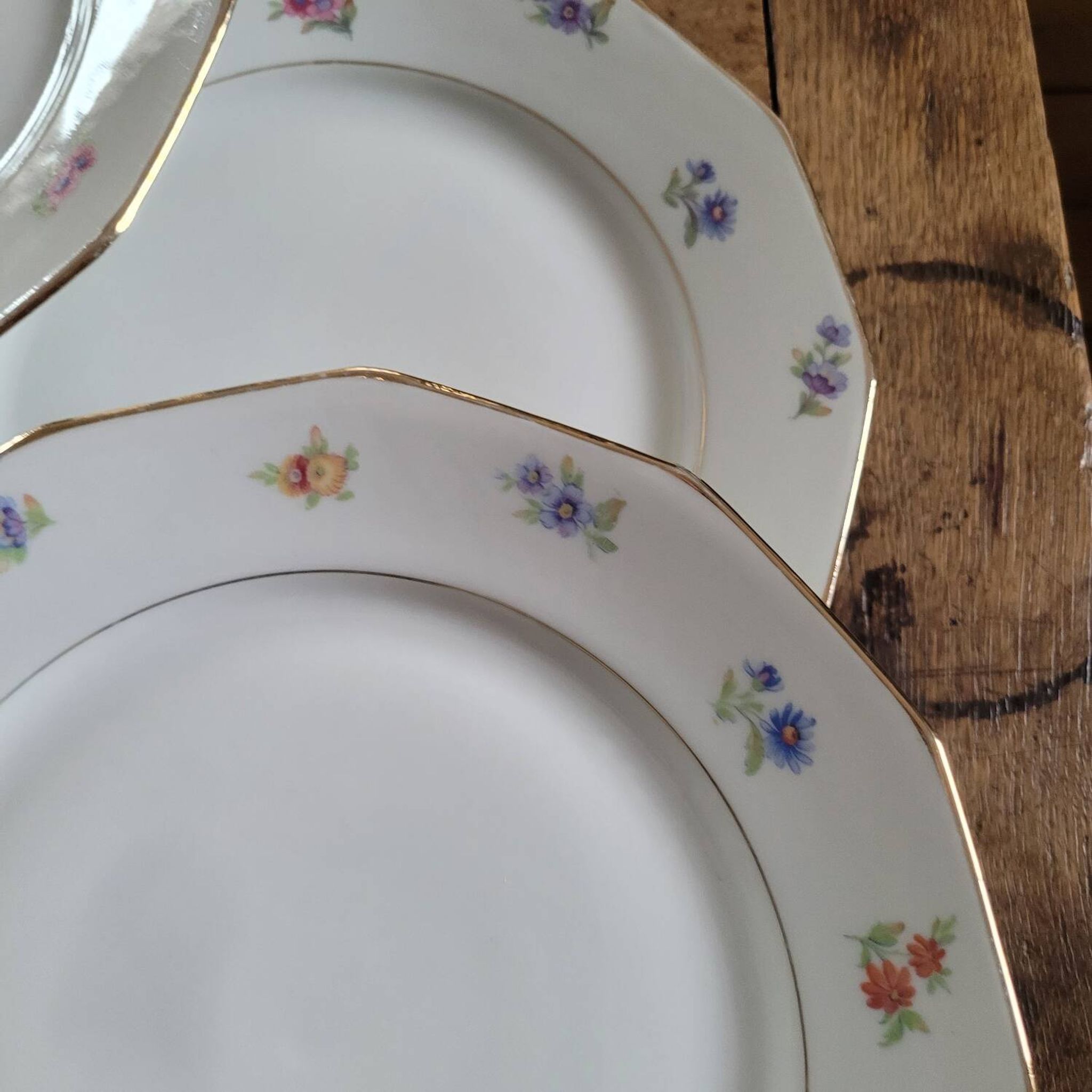 Set of 8 porcelain plates with twelve cut sides - floral decoration and
