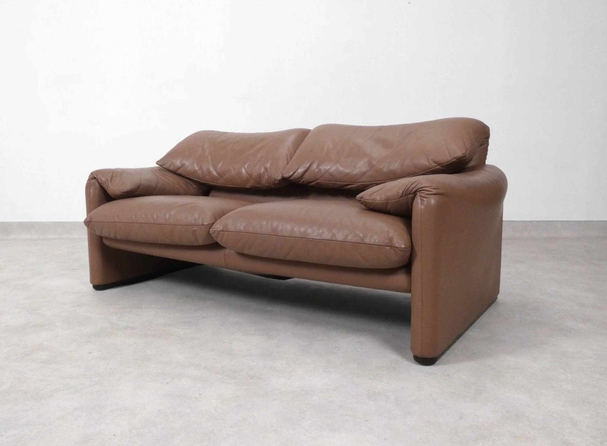 Set of Cassina Maralunga 2 seaters in mocca leather