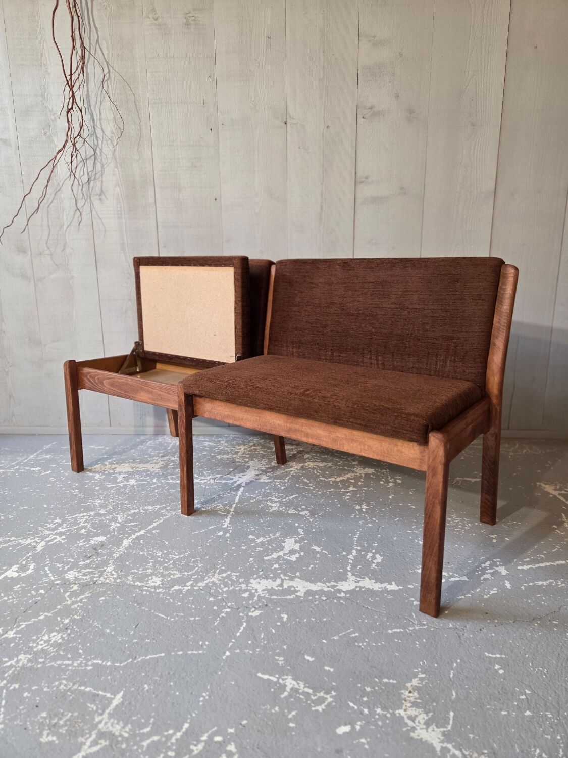 Velvet bench