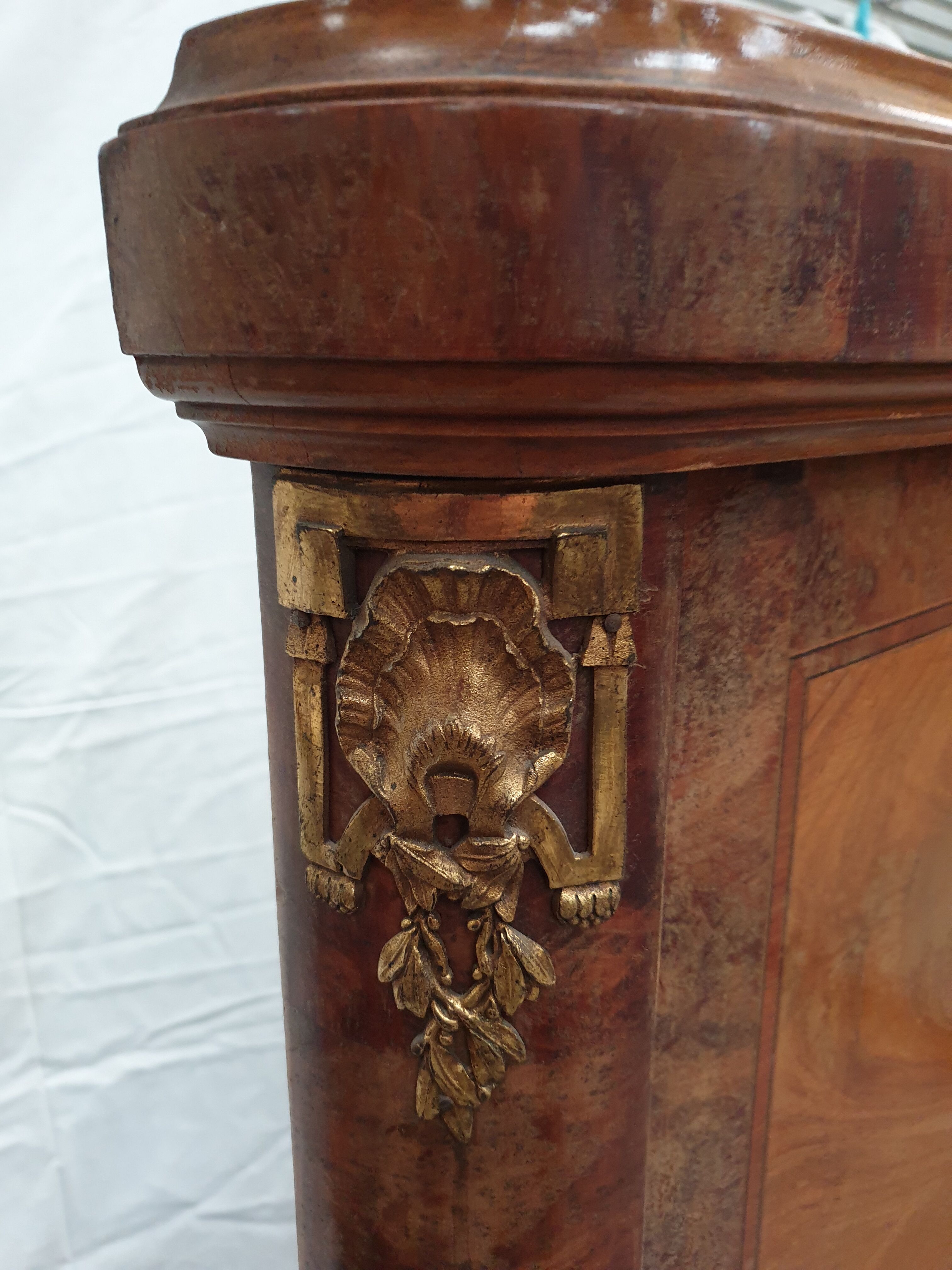 Bed style Louis XVI gilded bronze