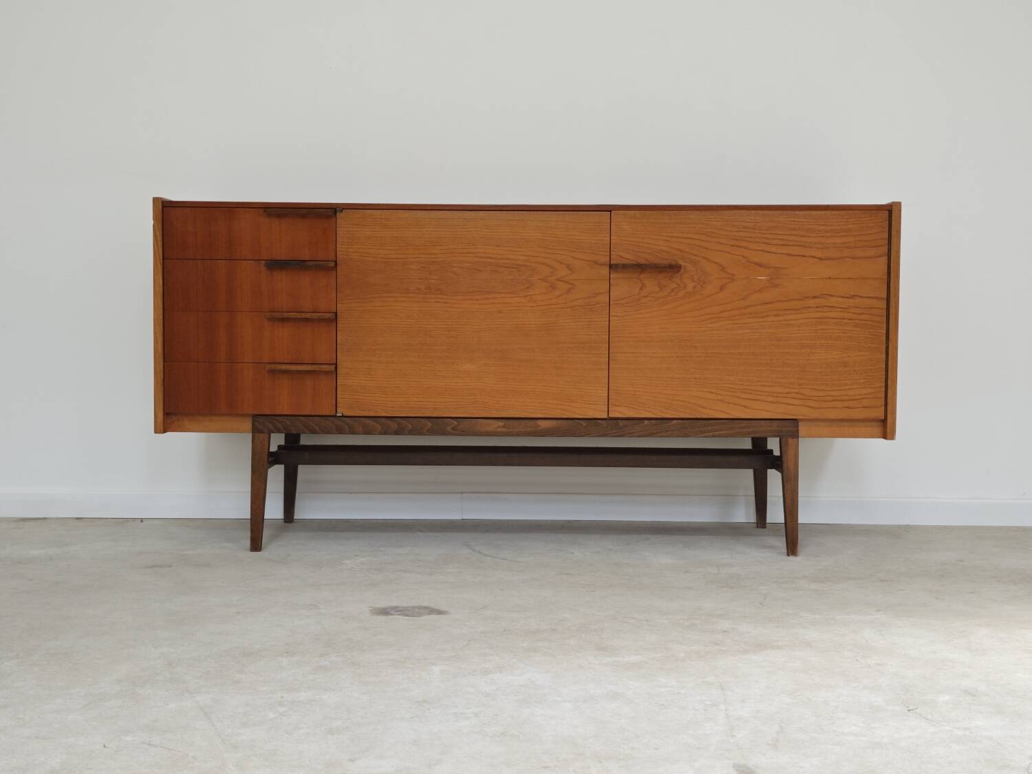 Enfilade meuble de rangement
Frantisek Mezulanik pour Up Zavody
1960