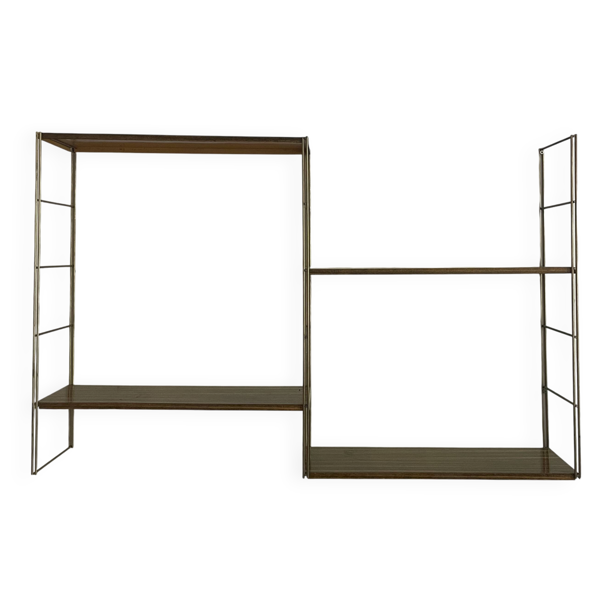 Etagere String acier faux bois, montants torsadé or 1960