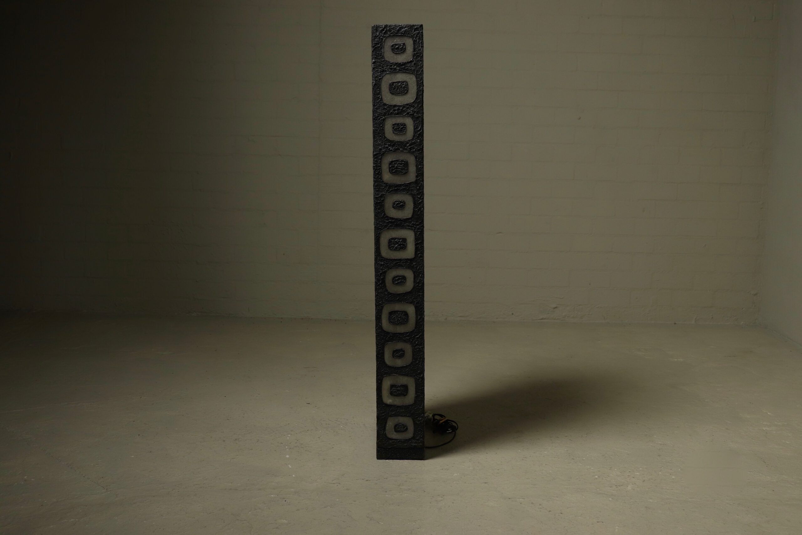 Large Italian brutalist floor lamp 1970s