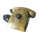 Téléphone rotatif vintage couleur moutarde