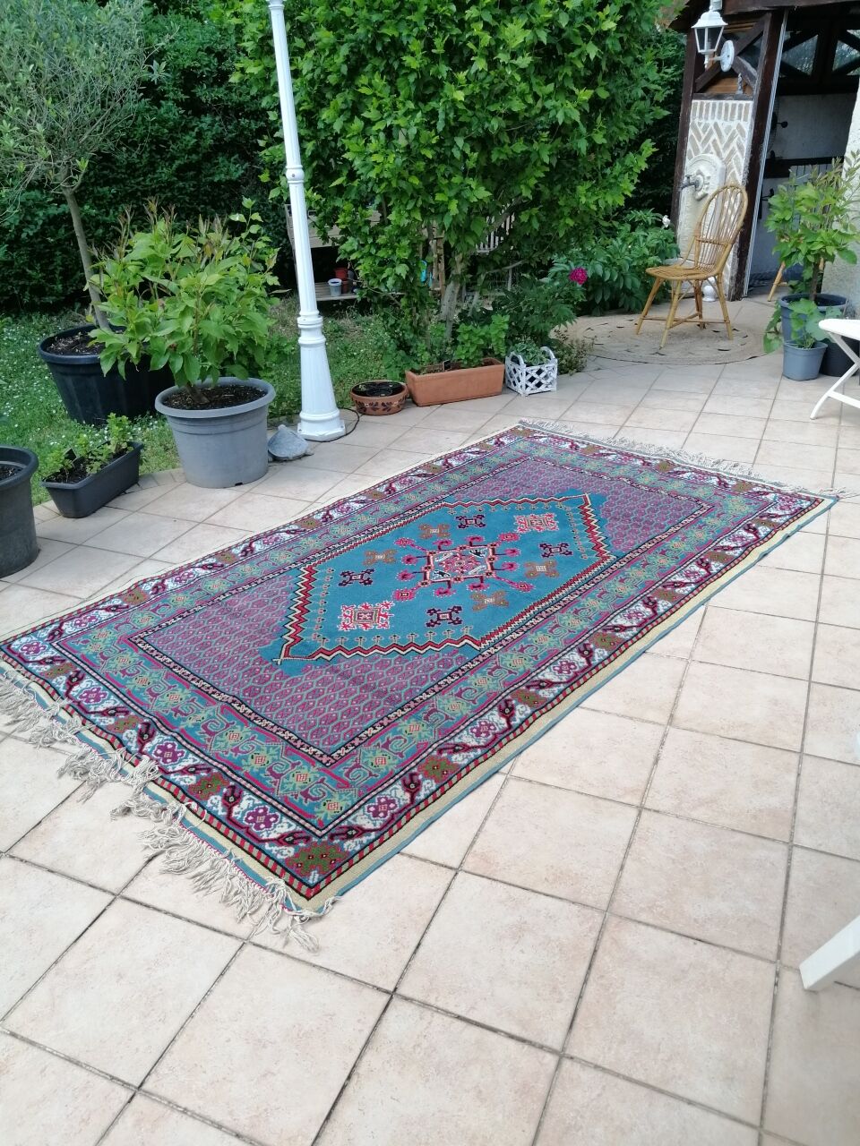 Tunisian carpet in turquoise wool and fuchsia 157x267cm
