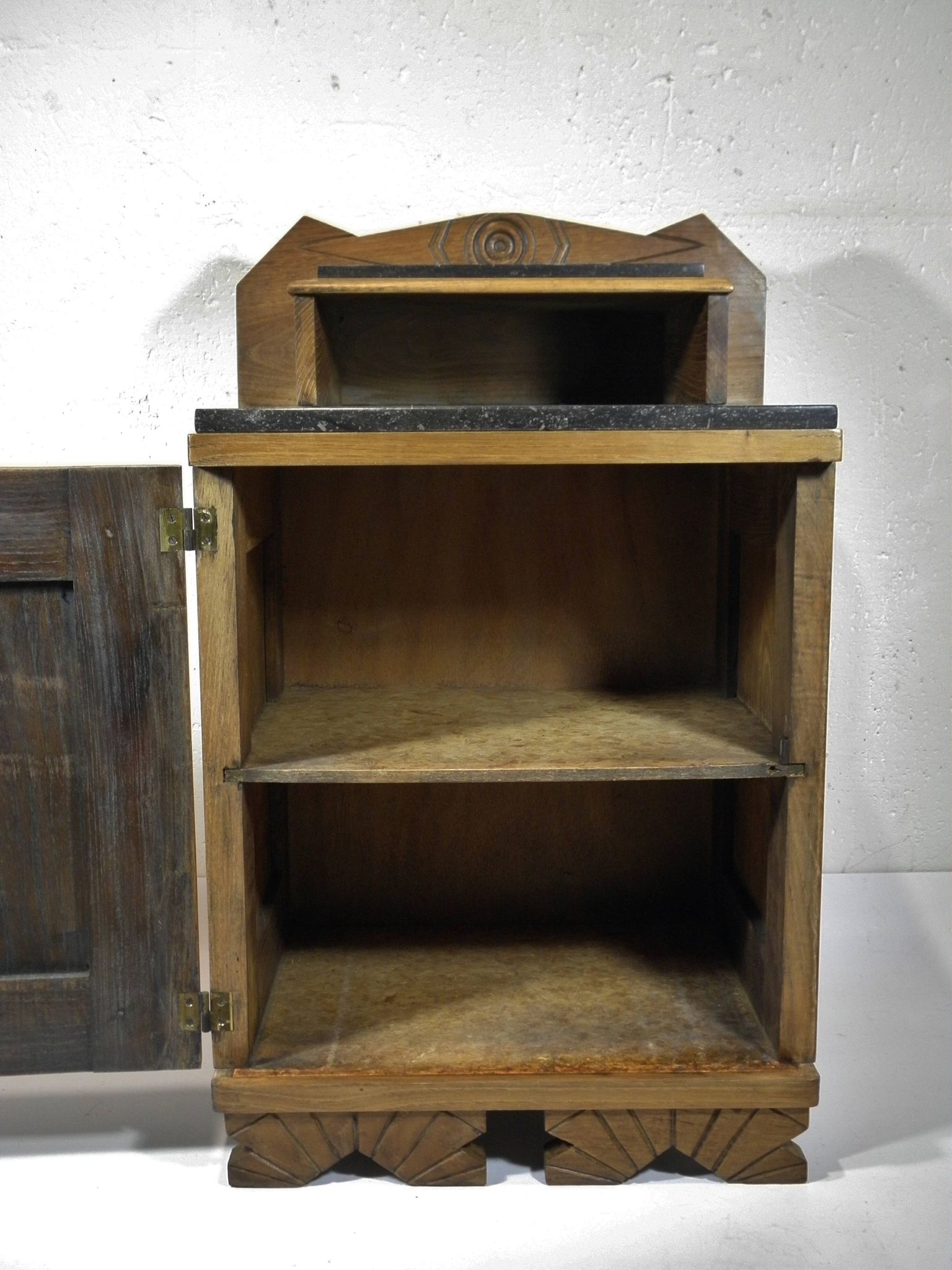 Art Deco accent furniture, Neo-Breton style