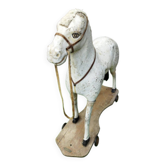 Ancien cheval en bois, jouet à roulettes